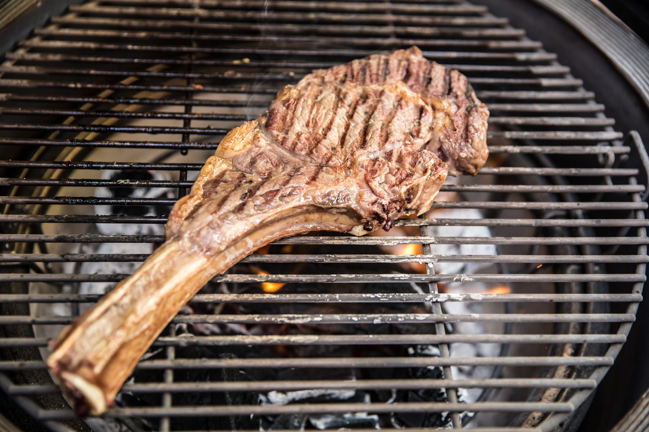 Grilled Tomahawk Steak